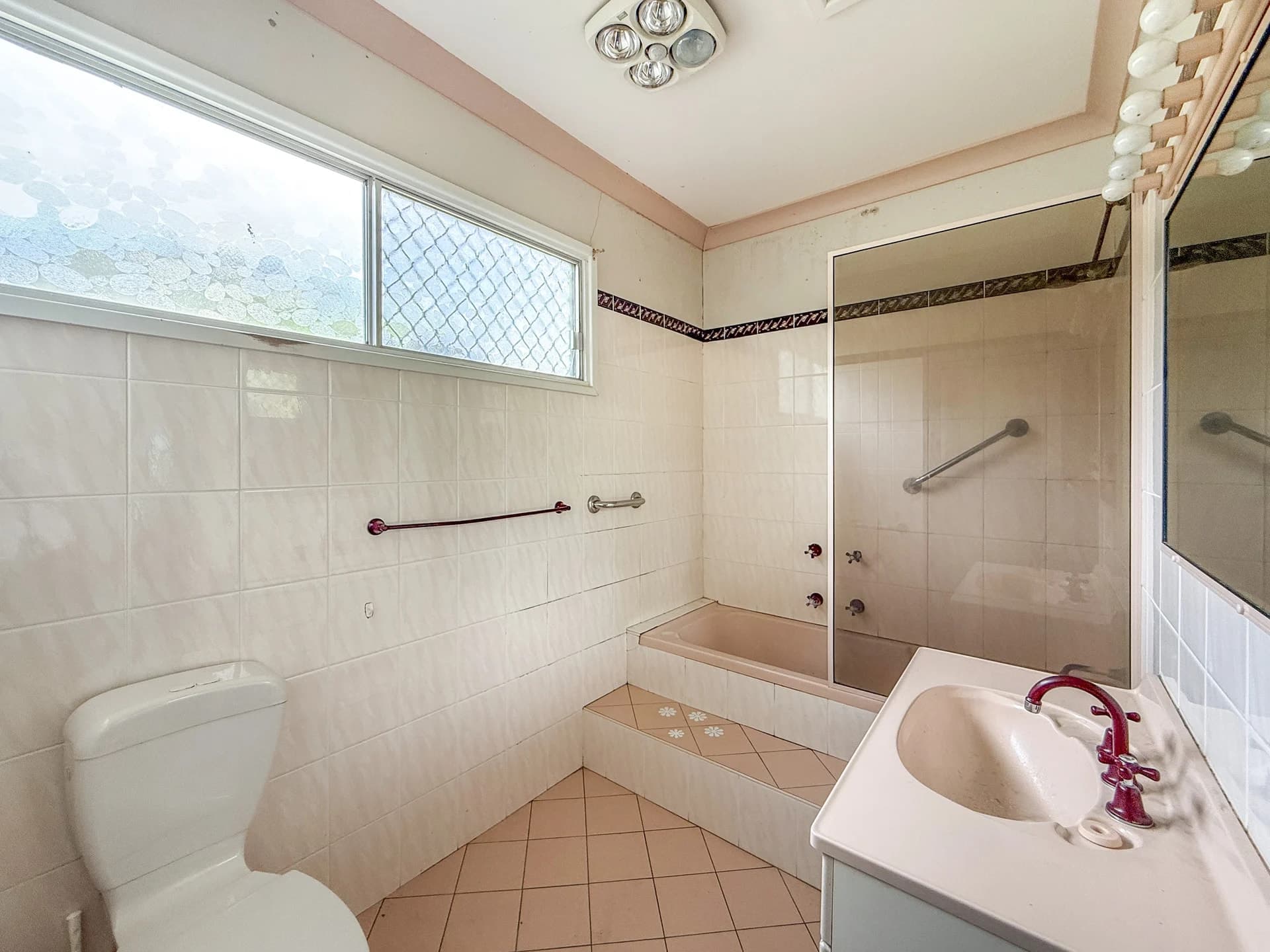 18 Albert Street, UNANDERRA NSW 2526, Unanderra - Thumbnail 2