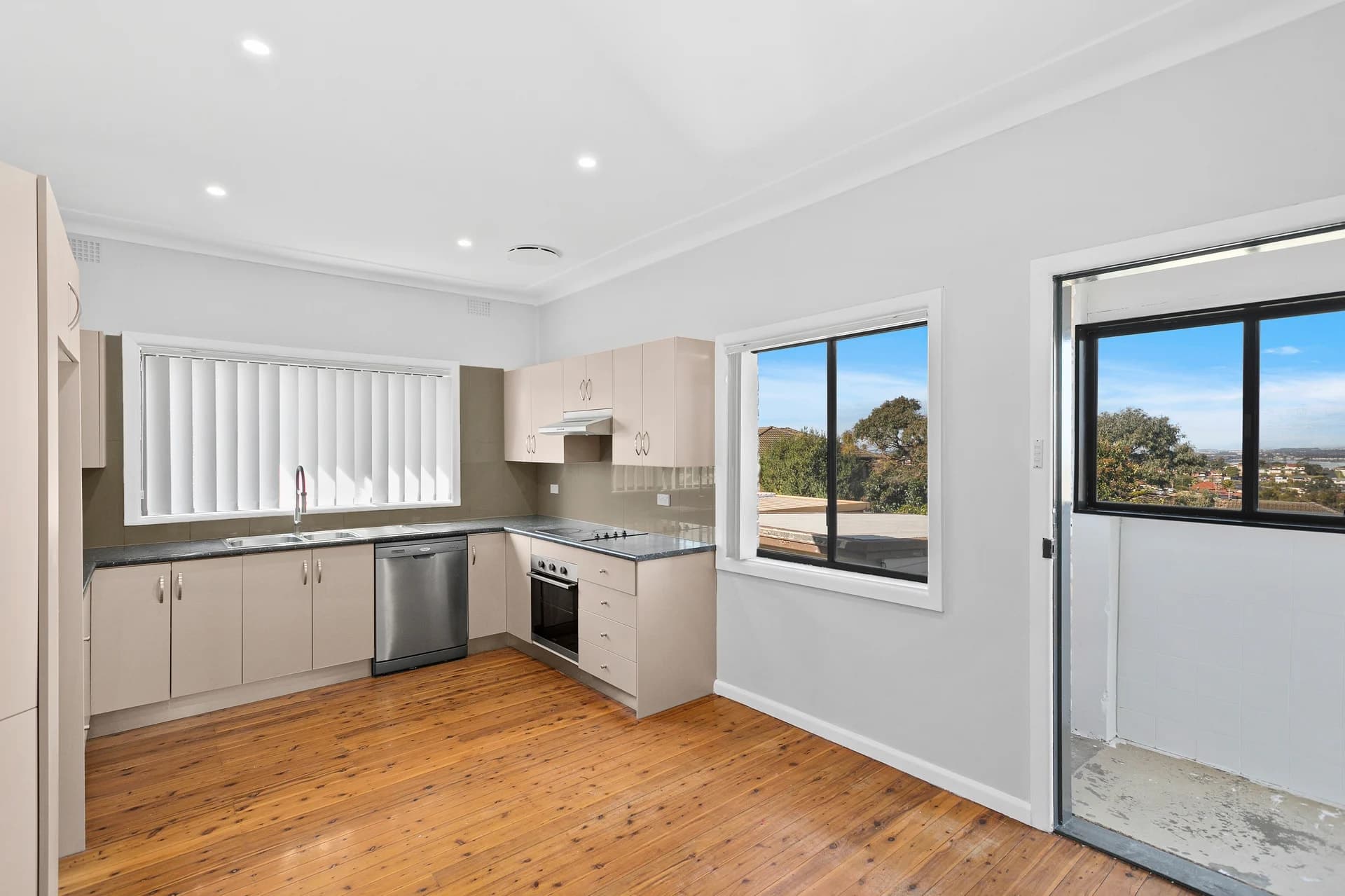 189 Flagstaff Road, LAKE HEIGHTS NSW 2502, Lake Heights - Thumbnail 2