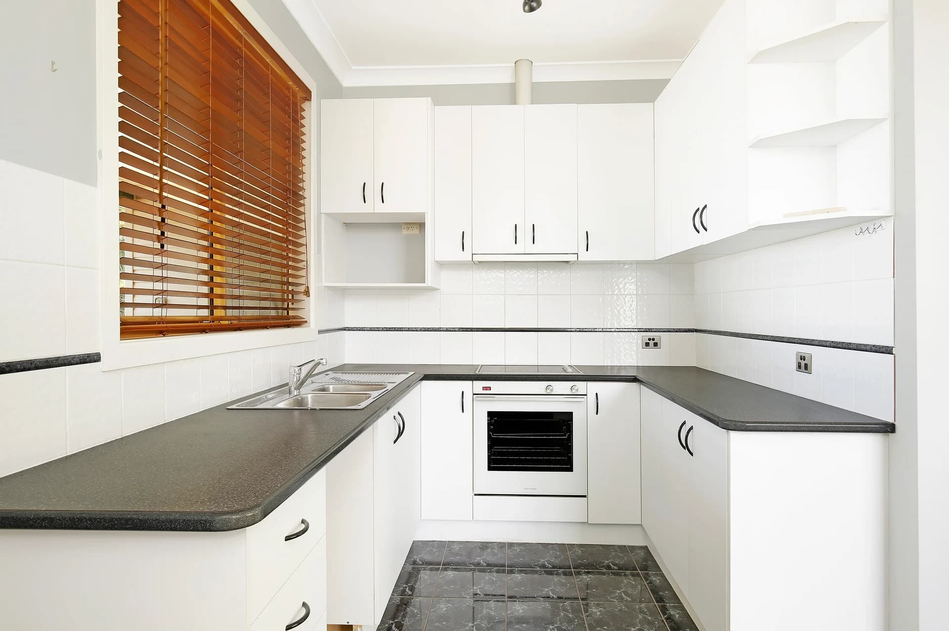 19 Maynes Parade, UNANDERRA NSW 2526, Unanderra - Image 1