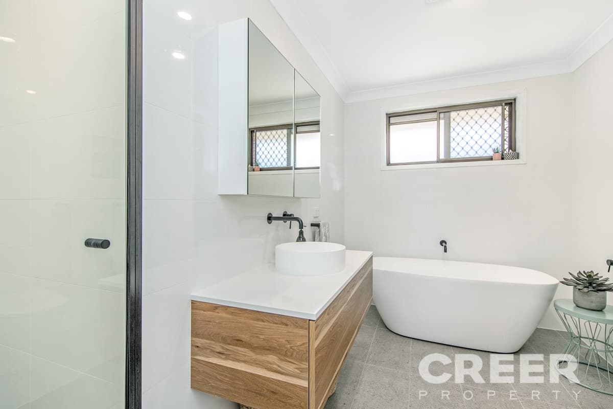24 Buwa Street, Charlestown, Charlestown - Thumbnail 4