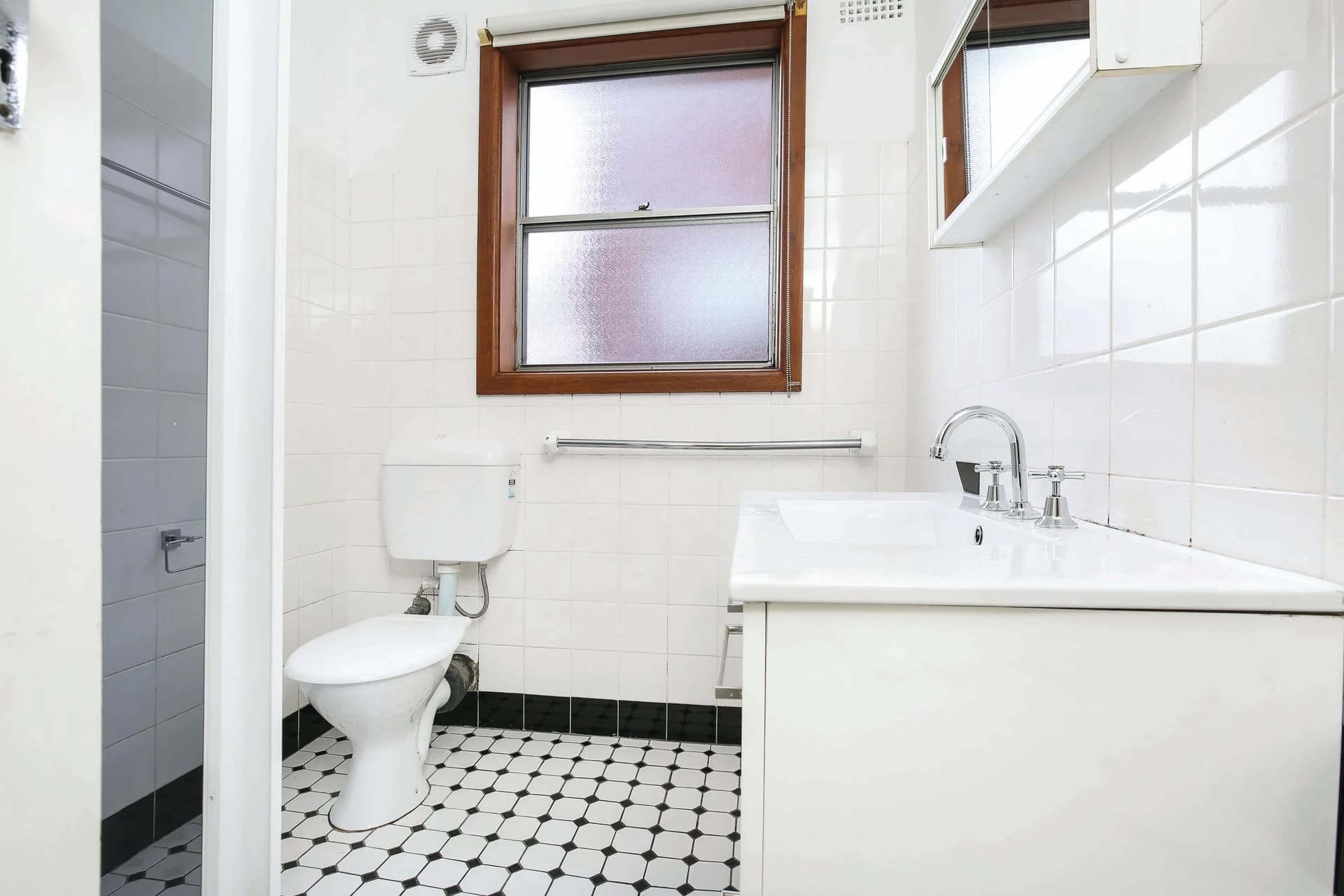 19 Vermont Road, WARRAWONG NSW 2502, Warrawong - Thumbnail 4