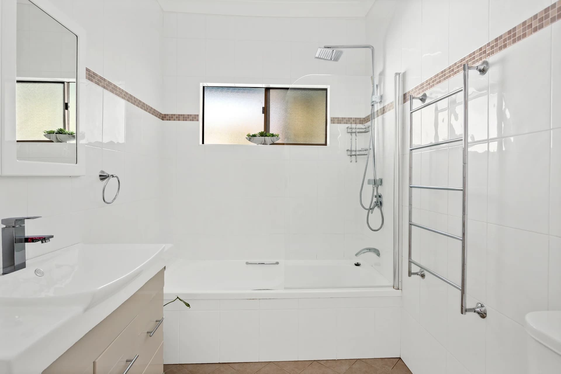 13 Beatus Street, UNANDERRA NSW 2526, Unanderra - Thumbnail 3