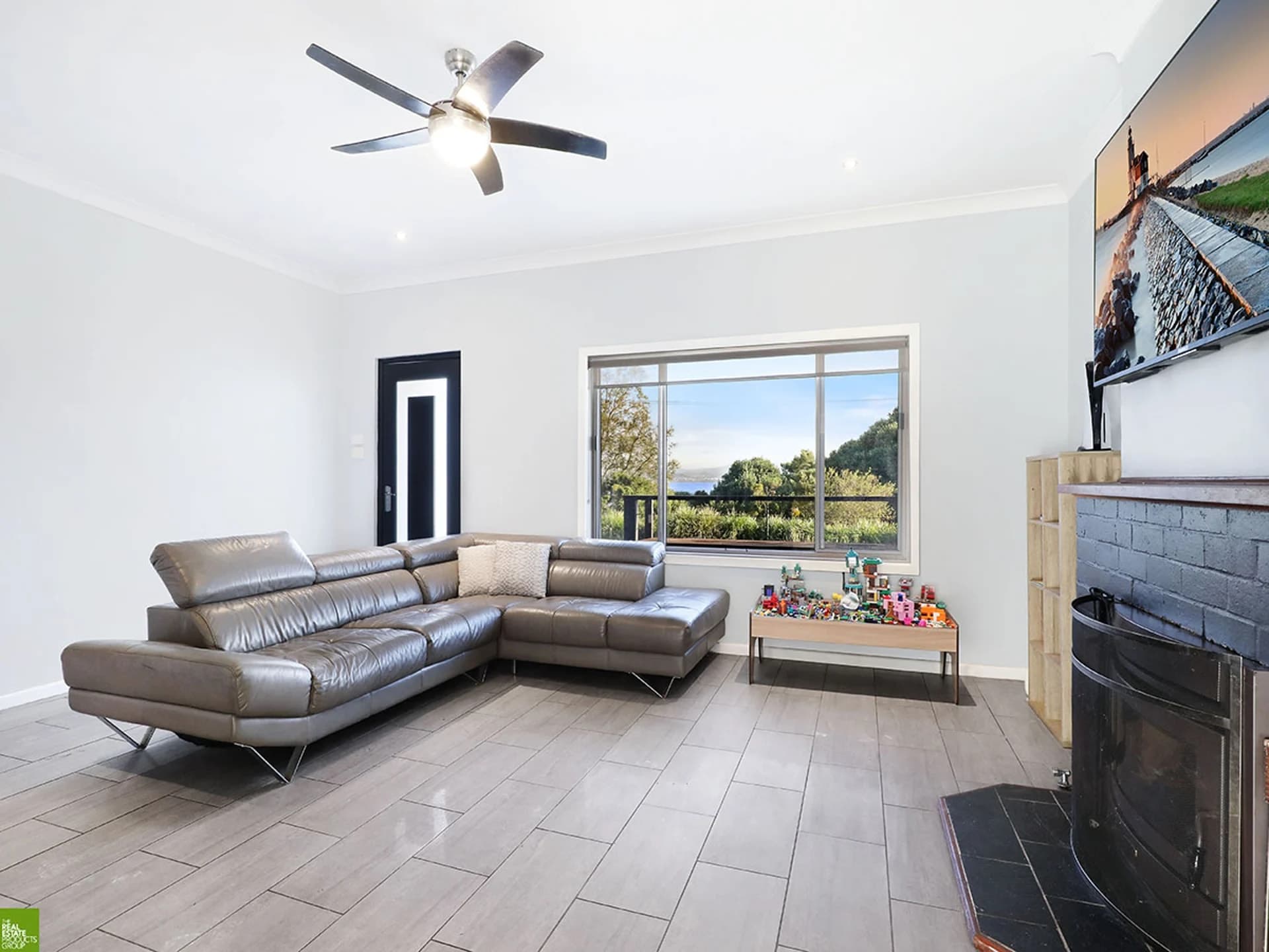 348 Northcliffe Drive, LAKE HEIGHTS NSW 2502, Lake Heights - Thumbnail 2