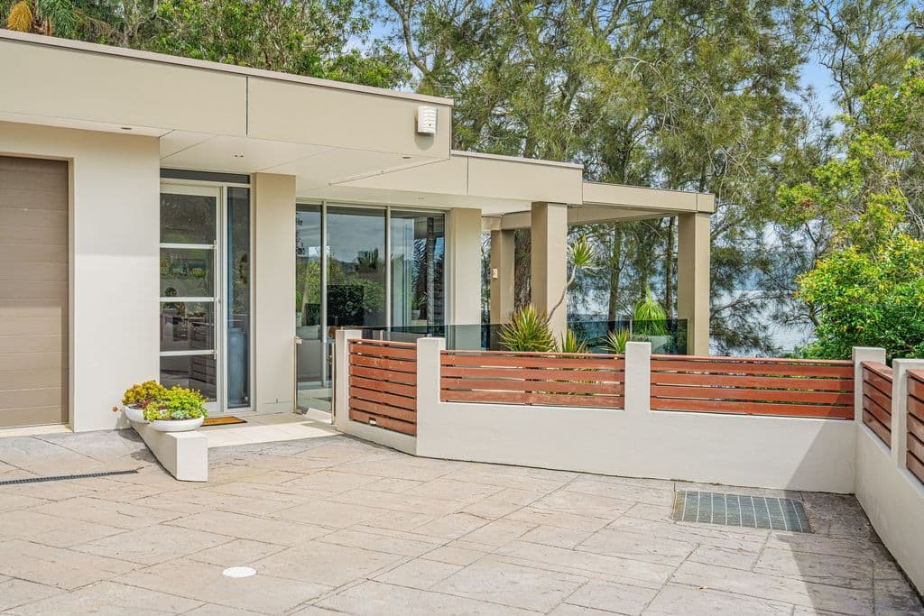 297 Avoca Drive, Green Point - Thumbnail 2