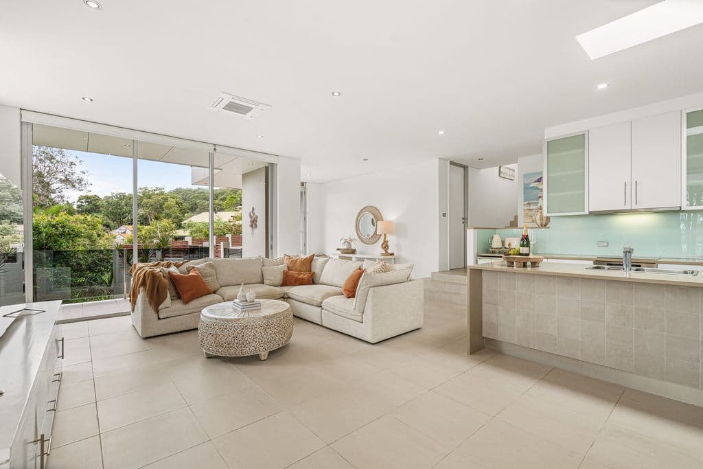 297 Avoca Drive, Green Point - Thumbnail 5