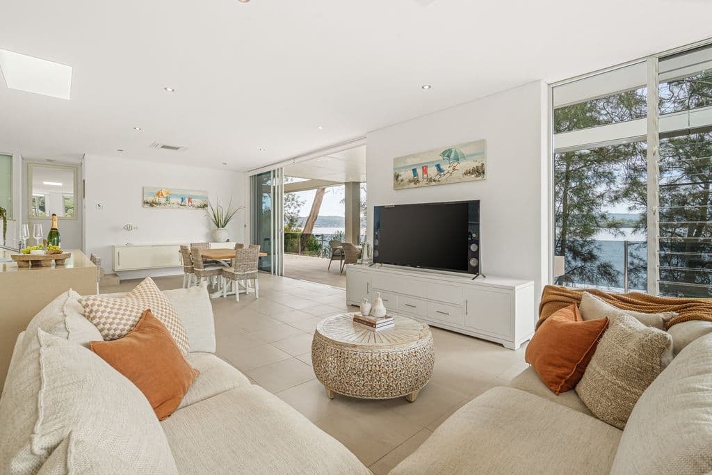 297 Avoca Drive, Green Point - Thumbnail 6