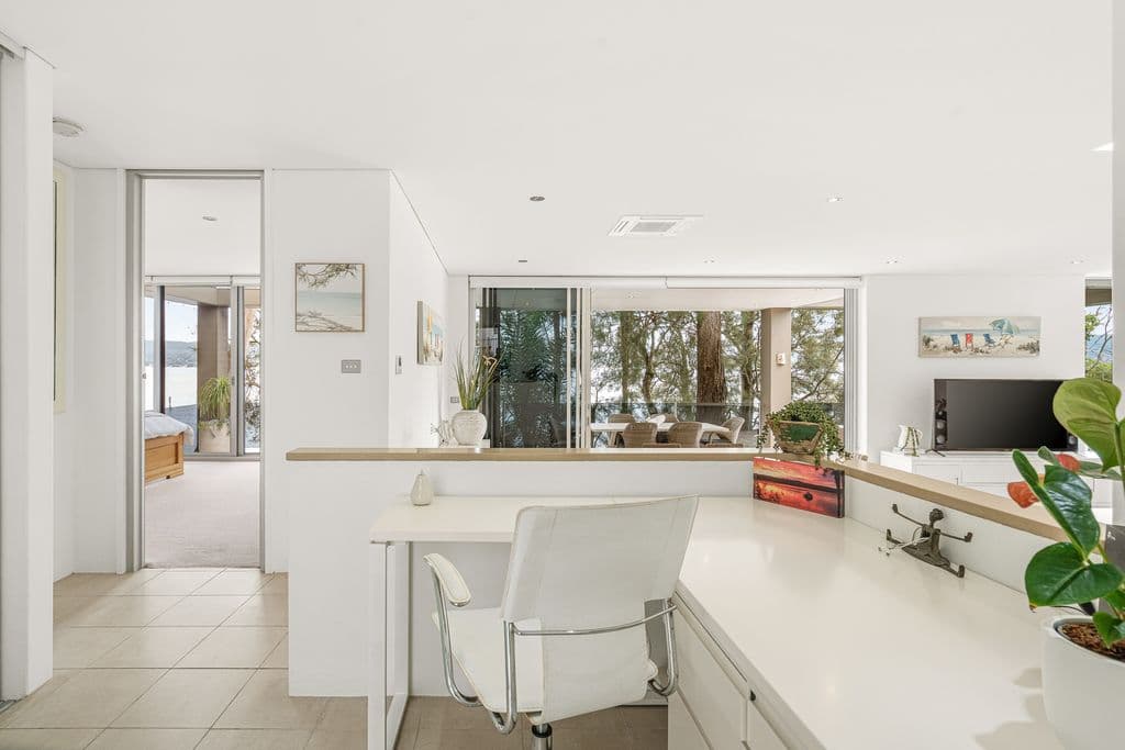 297 Avoca Drive, Green Point - Thumbnail 7
