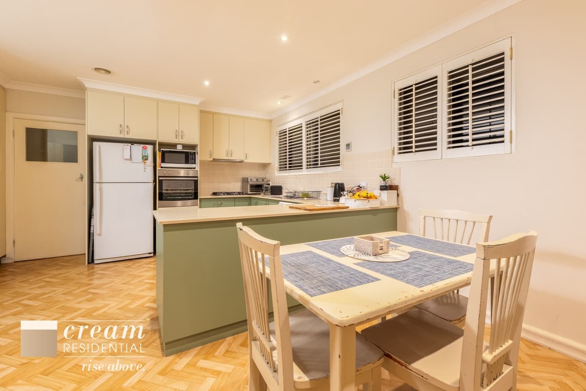 11 Sabine Close, Garran, Garran - Image 1