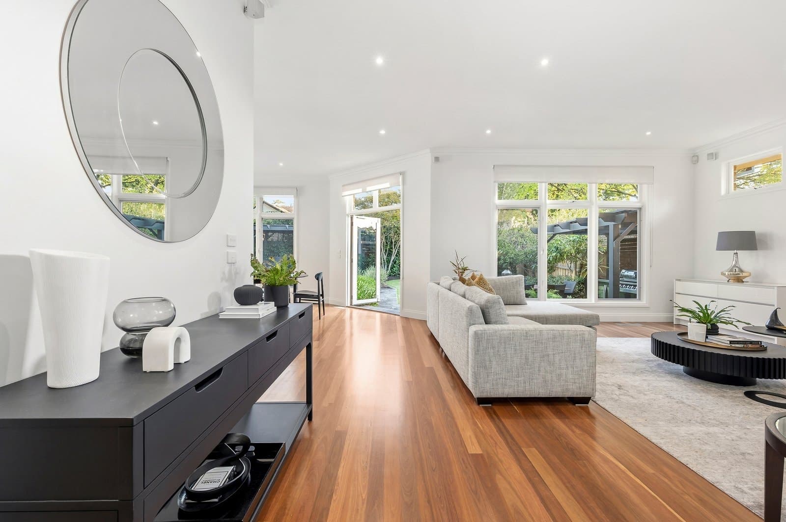 8 Lille Street, Surrey Hills - Thumbnail 3