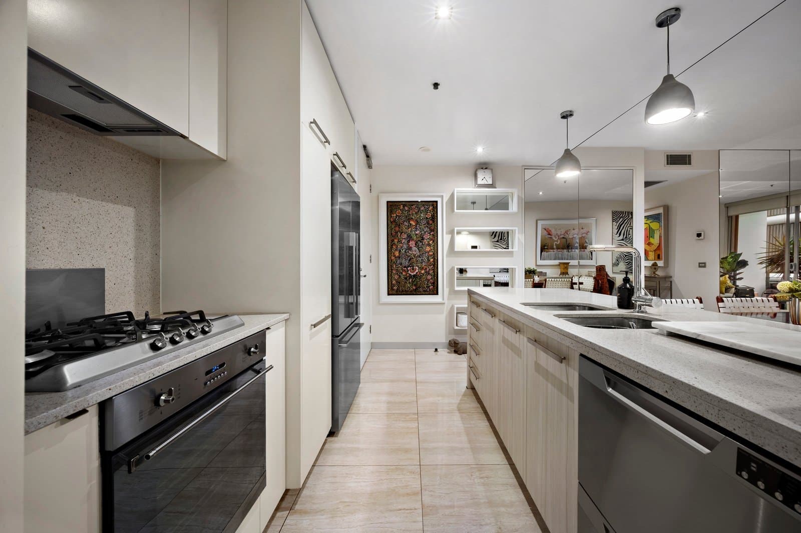 411/1 Roy Street, Melbourne - Thumbnail 3