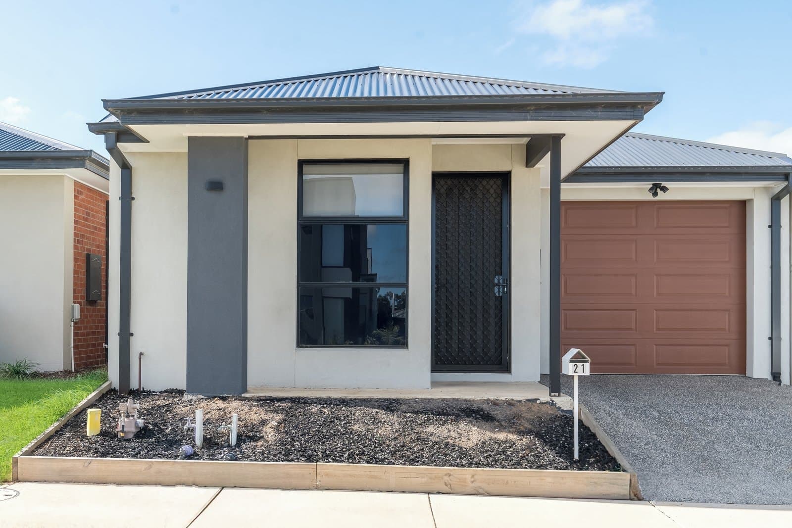 21 Italianate Street, Charlemont, Charlemont - Image 1