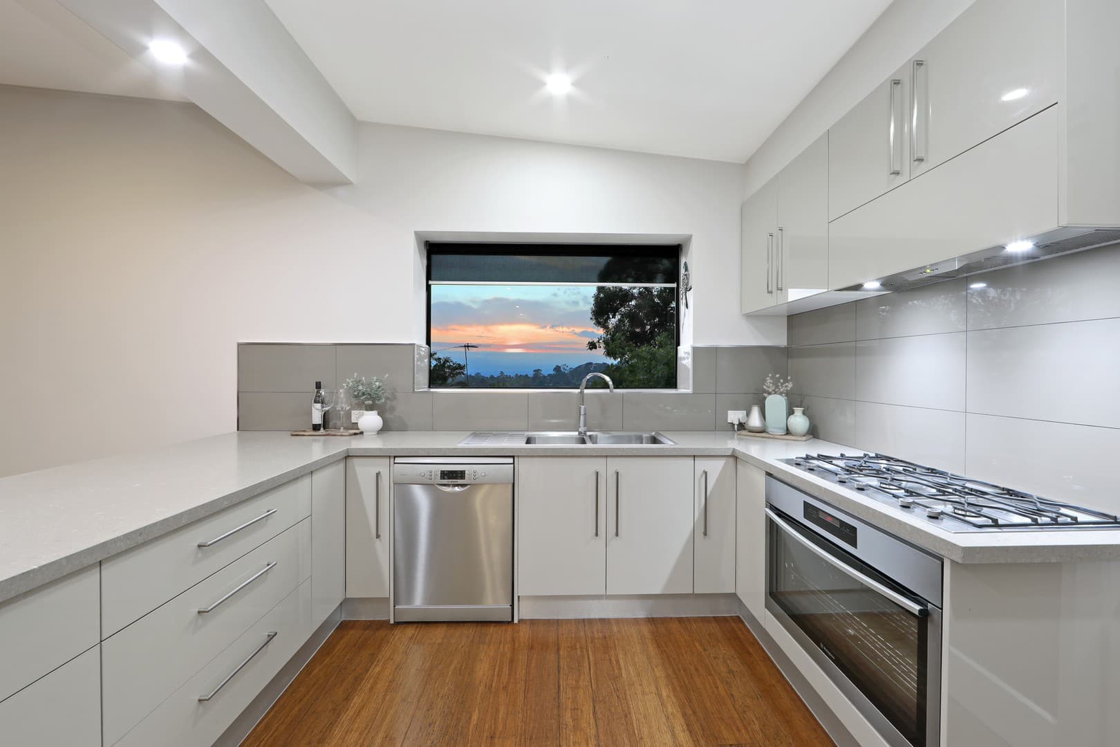 16 Clematis Avenue, Ferntree Gully, VIC 3156, Ferntree Gully - Thumbnail 2