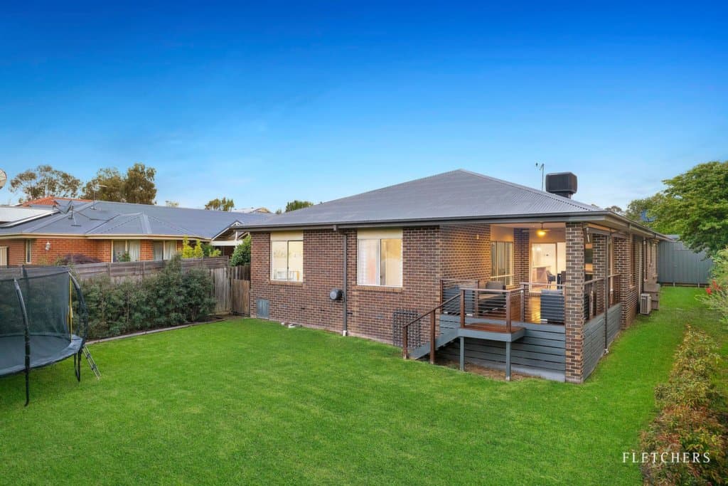 15 Freshfield Avenue, Mooroolbark - Image 1