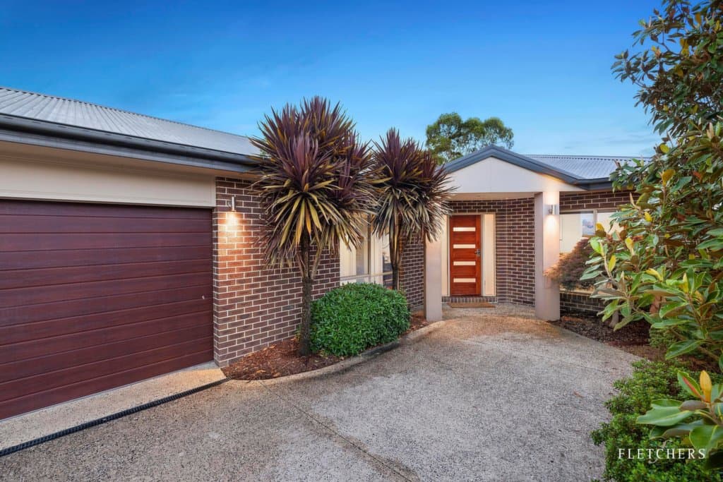 15 Freshfield Avenue, Mooroolbark - Thumbnail 2