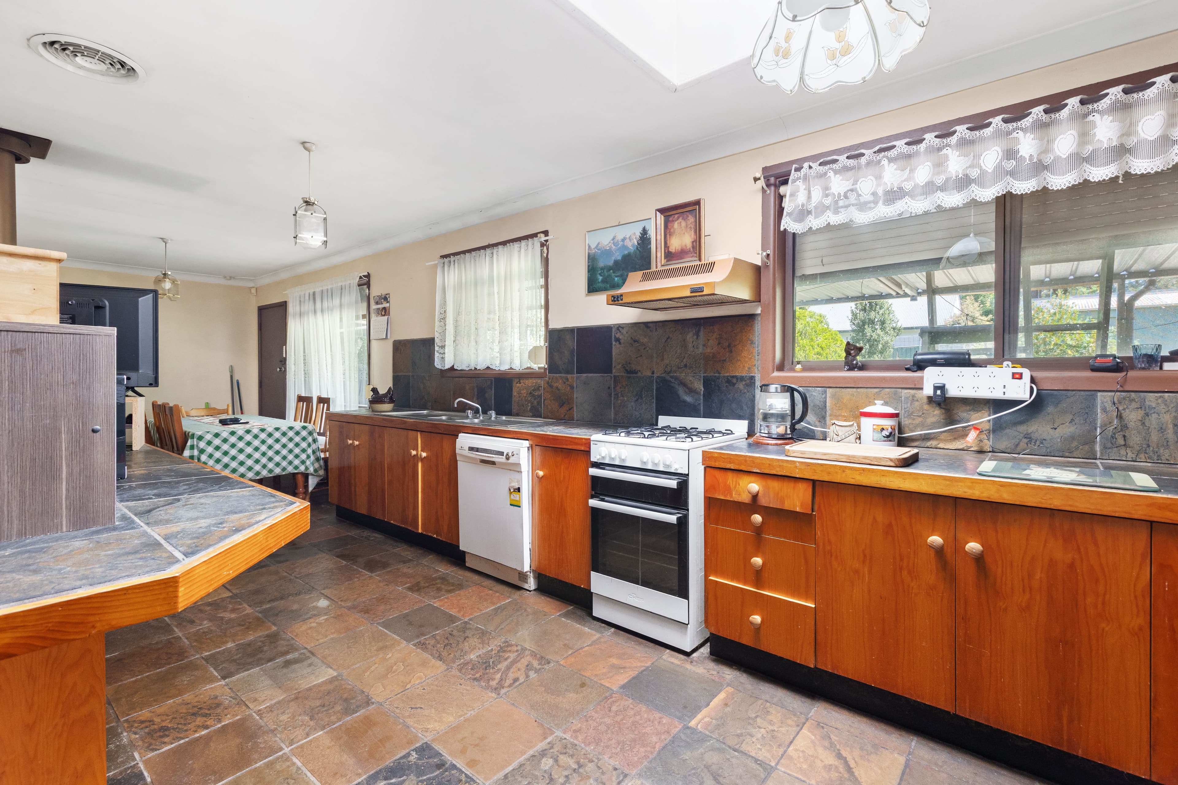 18 Barnet Street, GLENBROOK, Glenbrook - Thumbnail 4