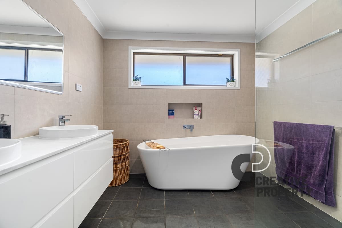 23 Cambronne Parade, Elermore Vale, Elermore Vale - Thumbnail 2