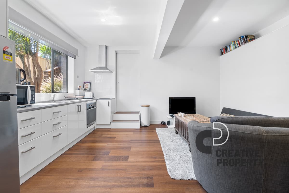 23 Cambronne Parade, Elermore Vale, Elermore Vale - Thumbnail 8