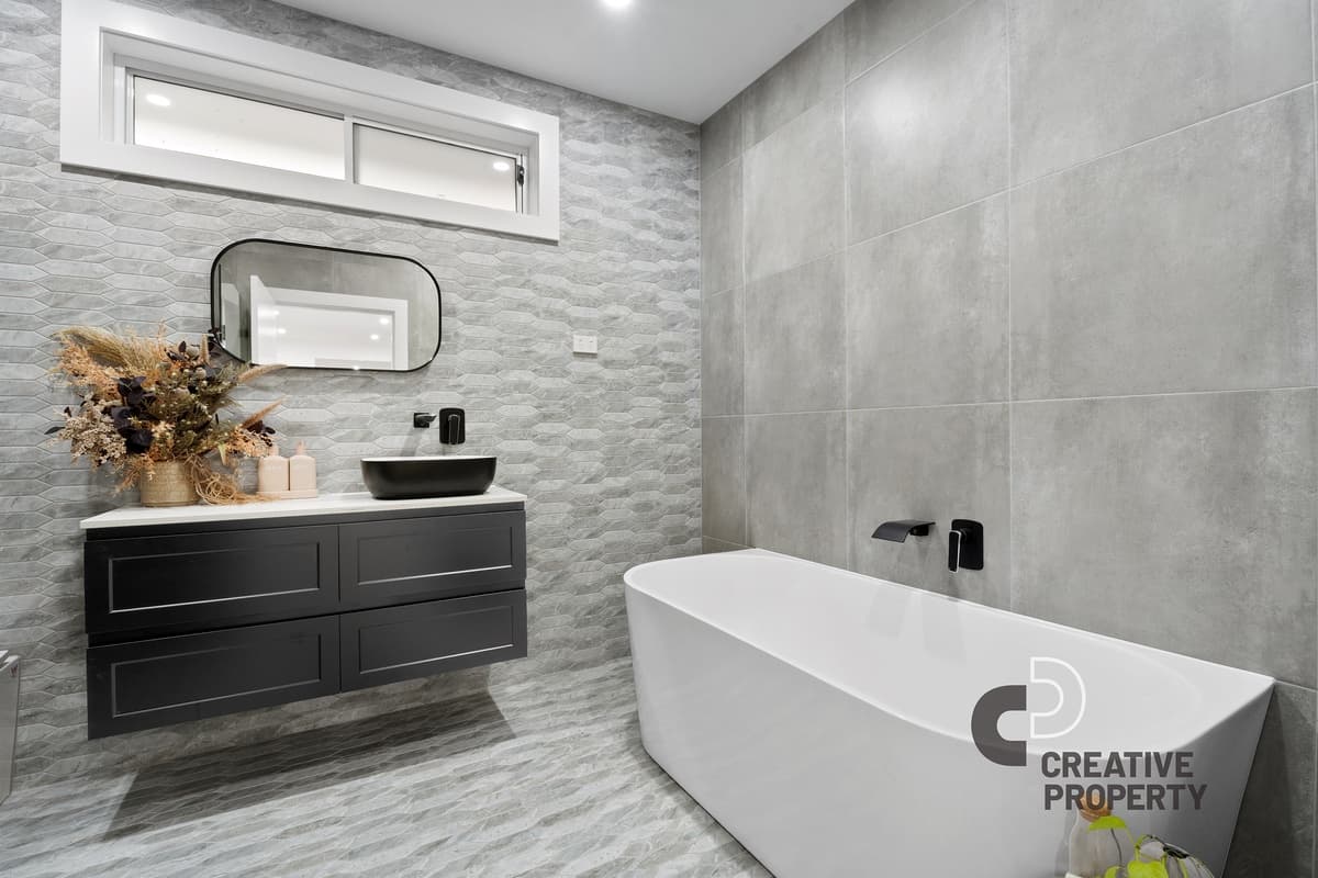 42 Cambronne Parade, Elermore Vale, Elermore Vale - Thumbnail 7