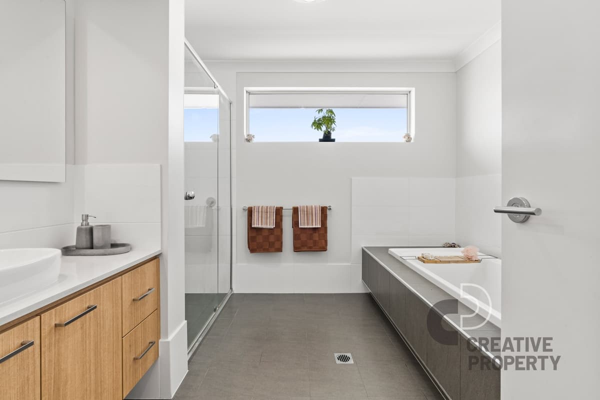 28 Seaside Boulevard, Fern Bay, Fern Bay - Thumbnail 3