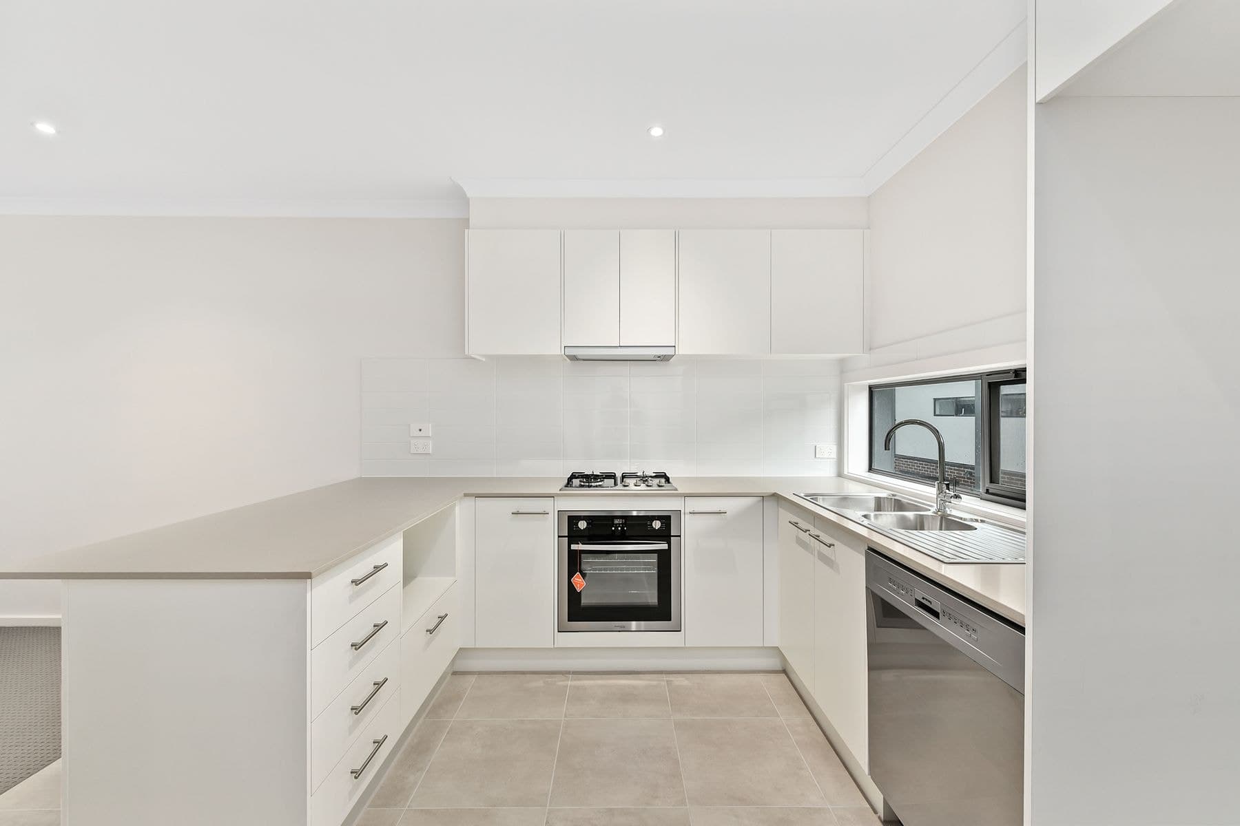 212 Henry Road, Pakenham - Thumbnail 4