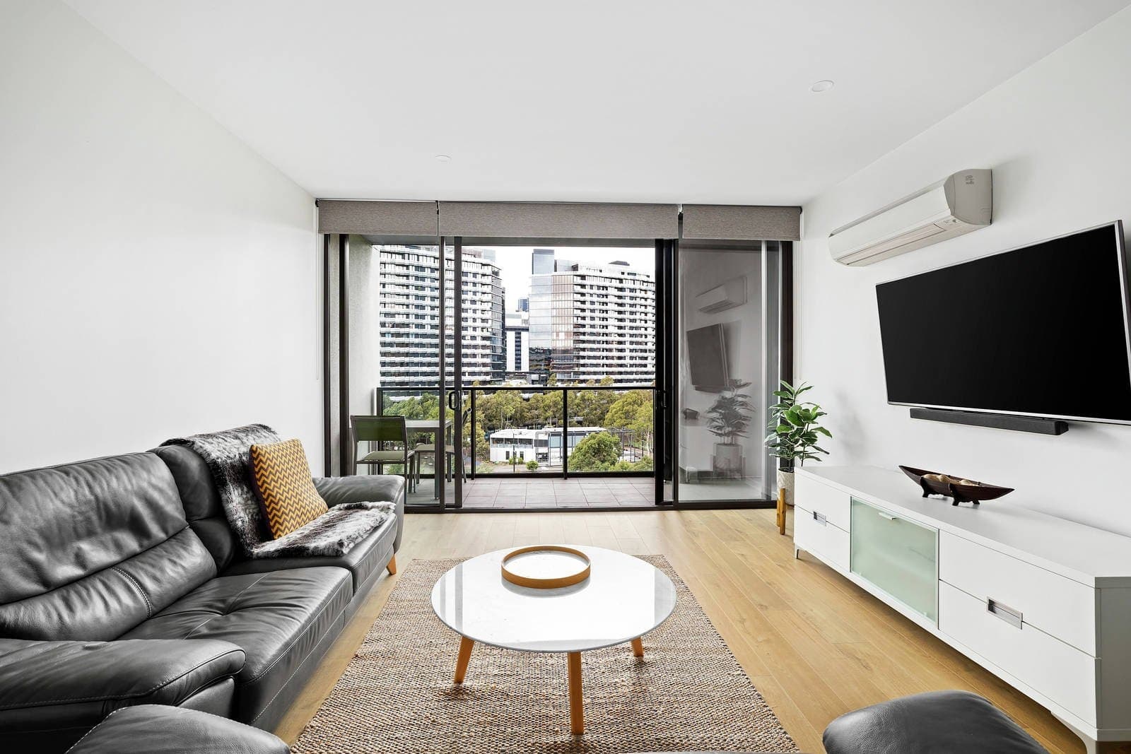 85/801 Bourke Street, Docklands VIC 3008, Docklands - Thumbnail 3