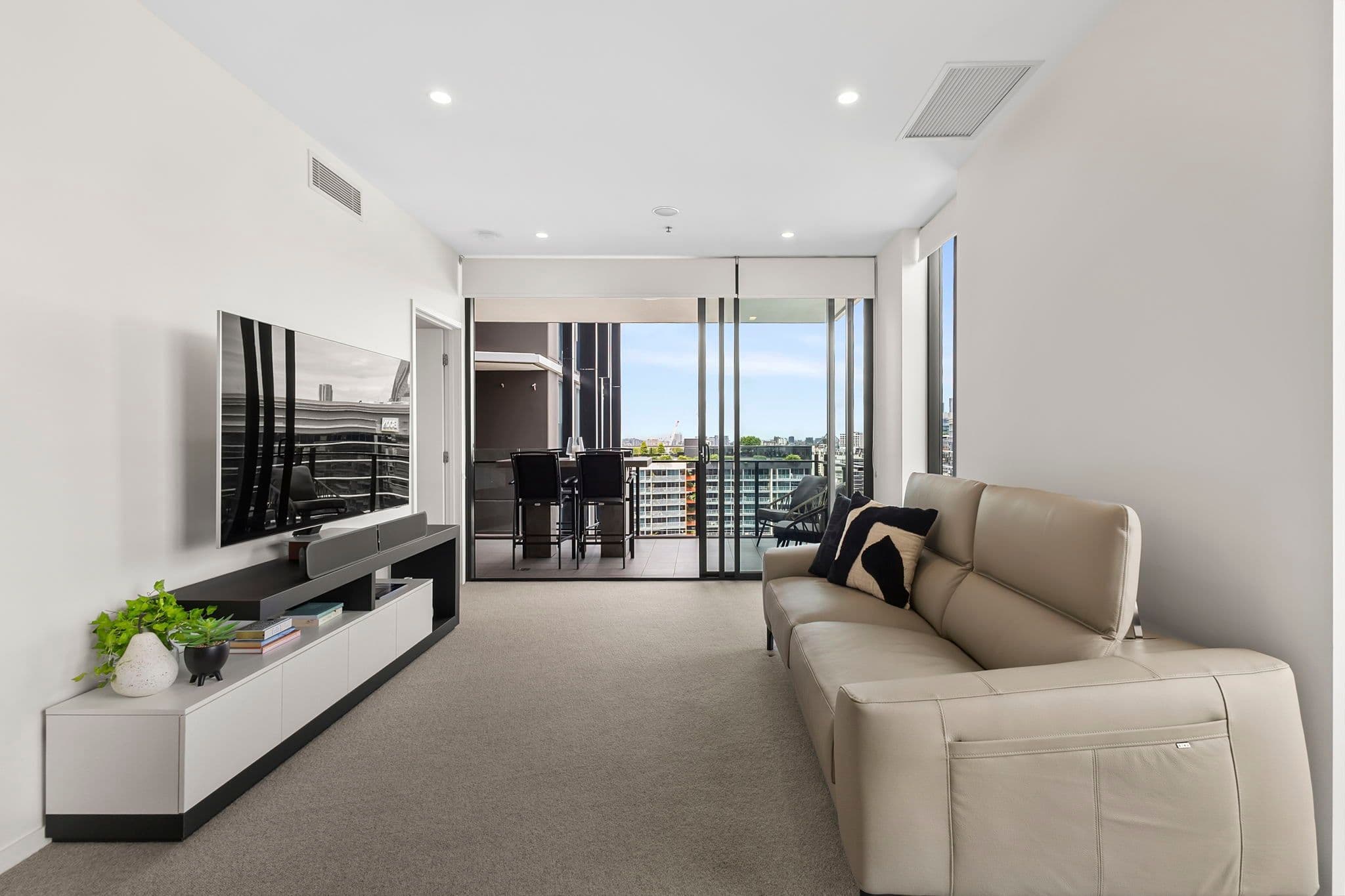 1601/12 Cunningham Street, Newstead QLD 4006, Newstead - Thumbnail 2