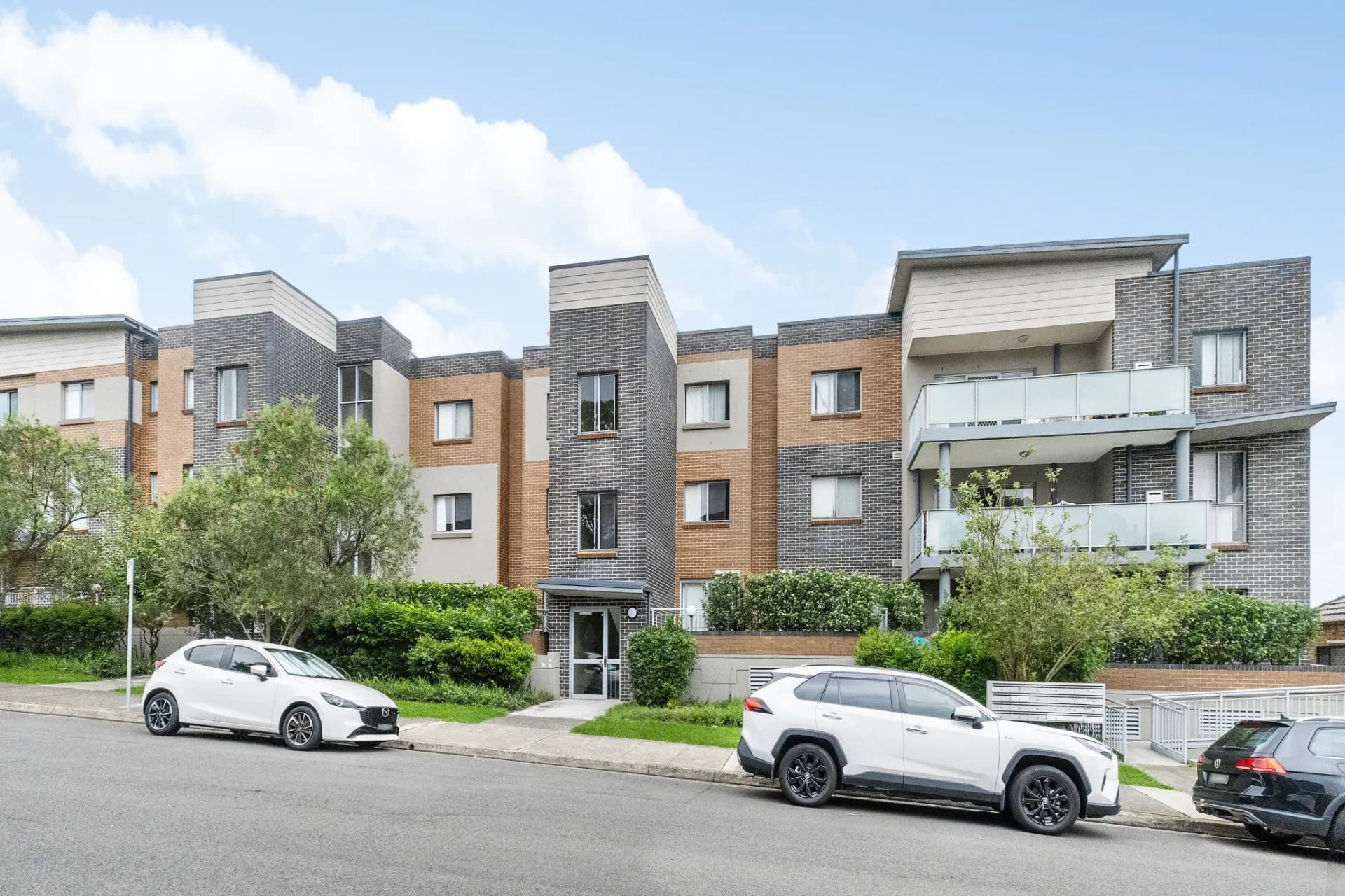 7/24-30 Gladstone Street, Kogarah - Image 1