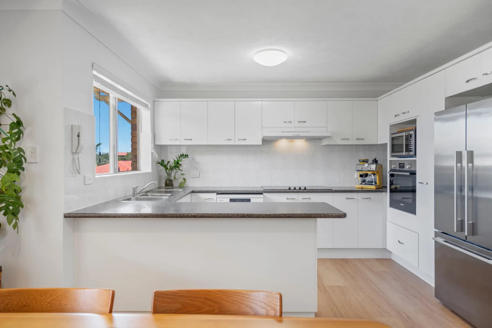10/98 Pembroke Road, Coorparoo - Thumbnail 8