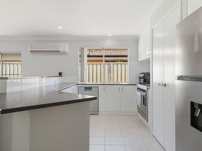 11 Estcourt Road, REDCLIFFE, Redcliffe - Thumbnail 3