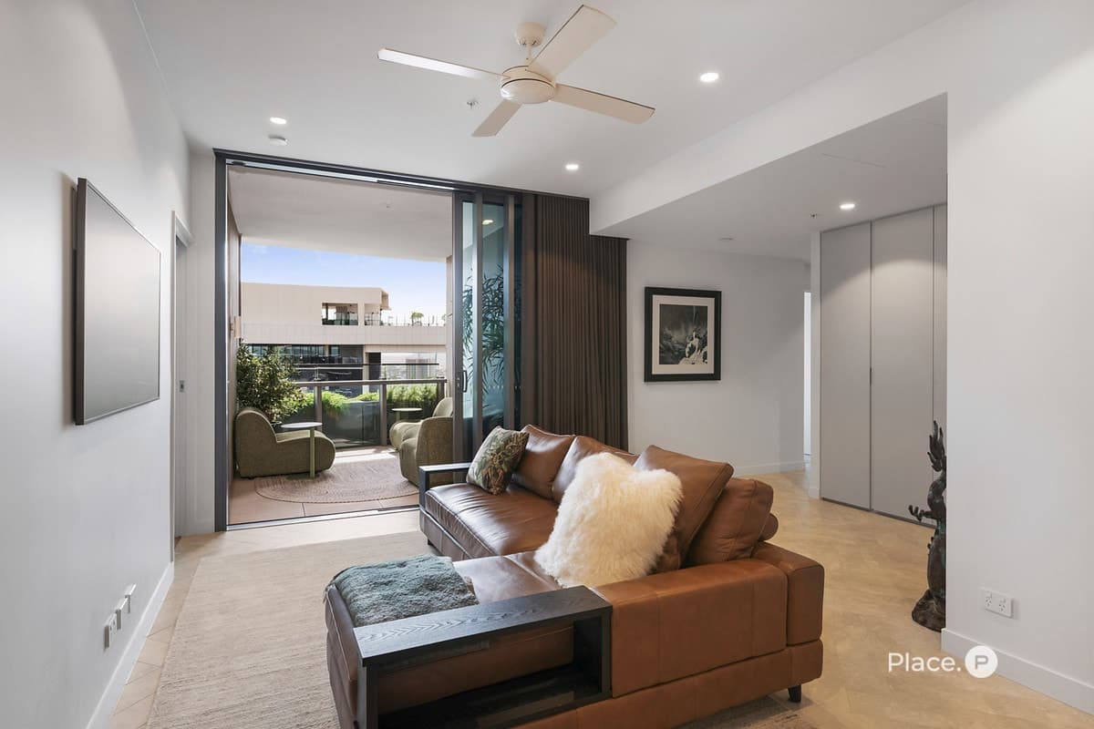 8 Margaret Street, Brisbane City - Thumbnail 2
