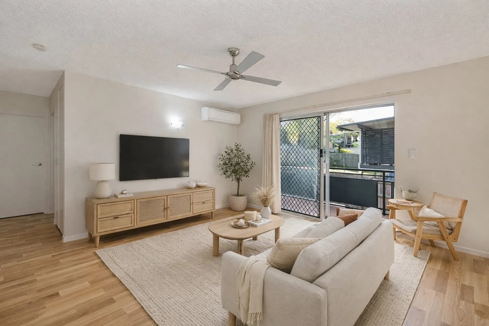 4/2 Honeysuckle Street, Mansfield - Thumbnail 2