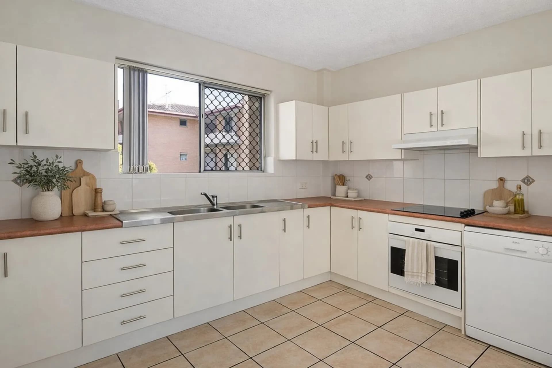 4/2 Honeysuckle Street, Mansfield - Thumbnail 3