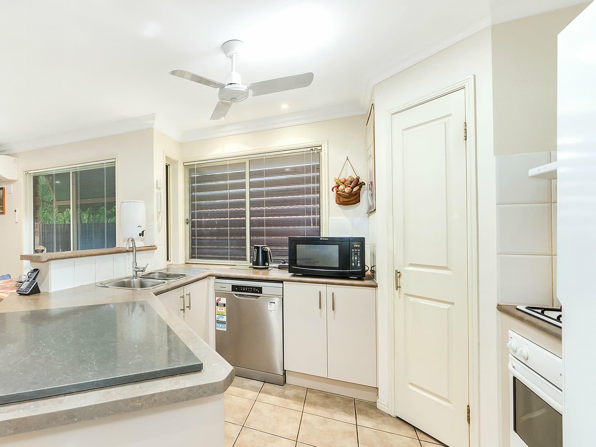 10 Faraday Court, Kallangur, Kallangur - Thumbnail 2