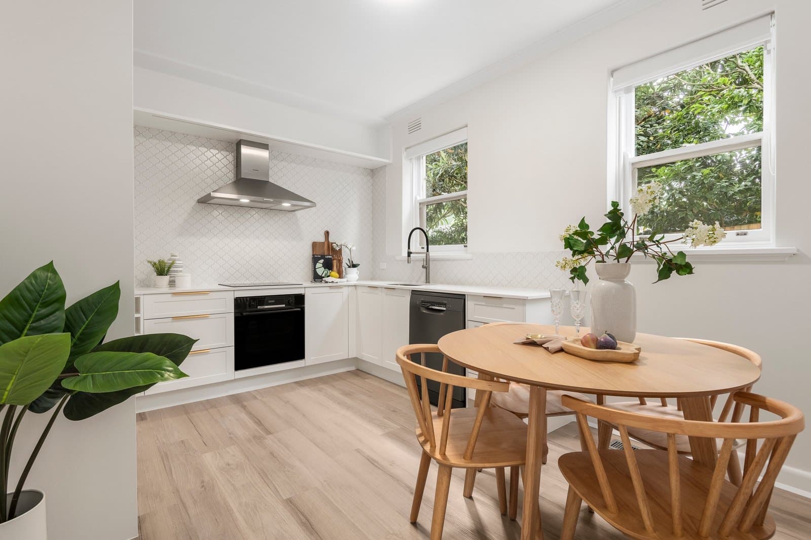 3/56 Windsor Crescent, Surrey Hills - Thumbnail 2