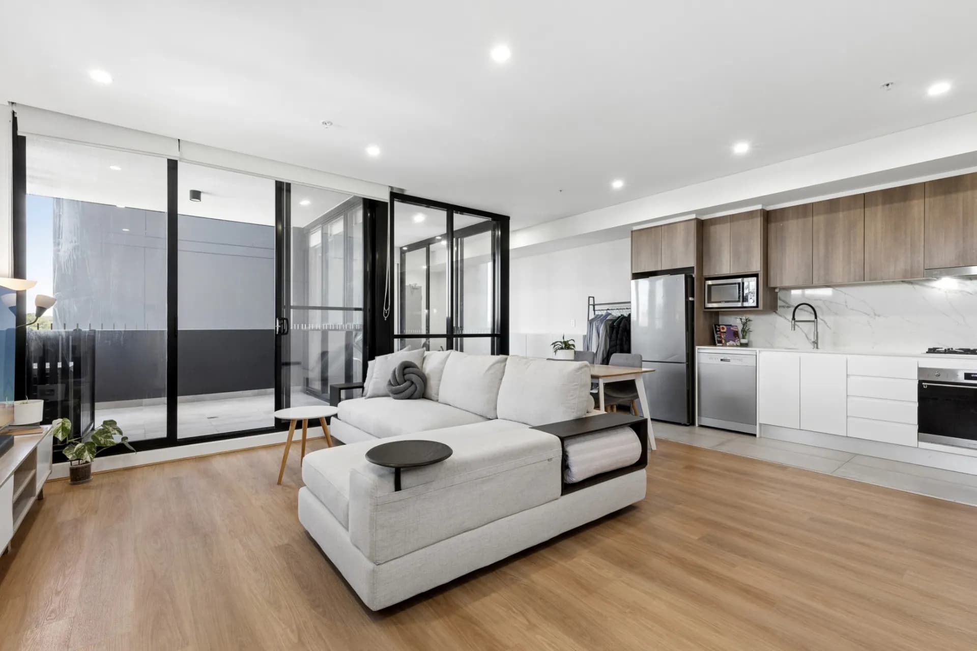 807/79 Regent Street, Kogarah - Thumbnail 3