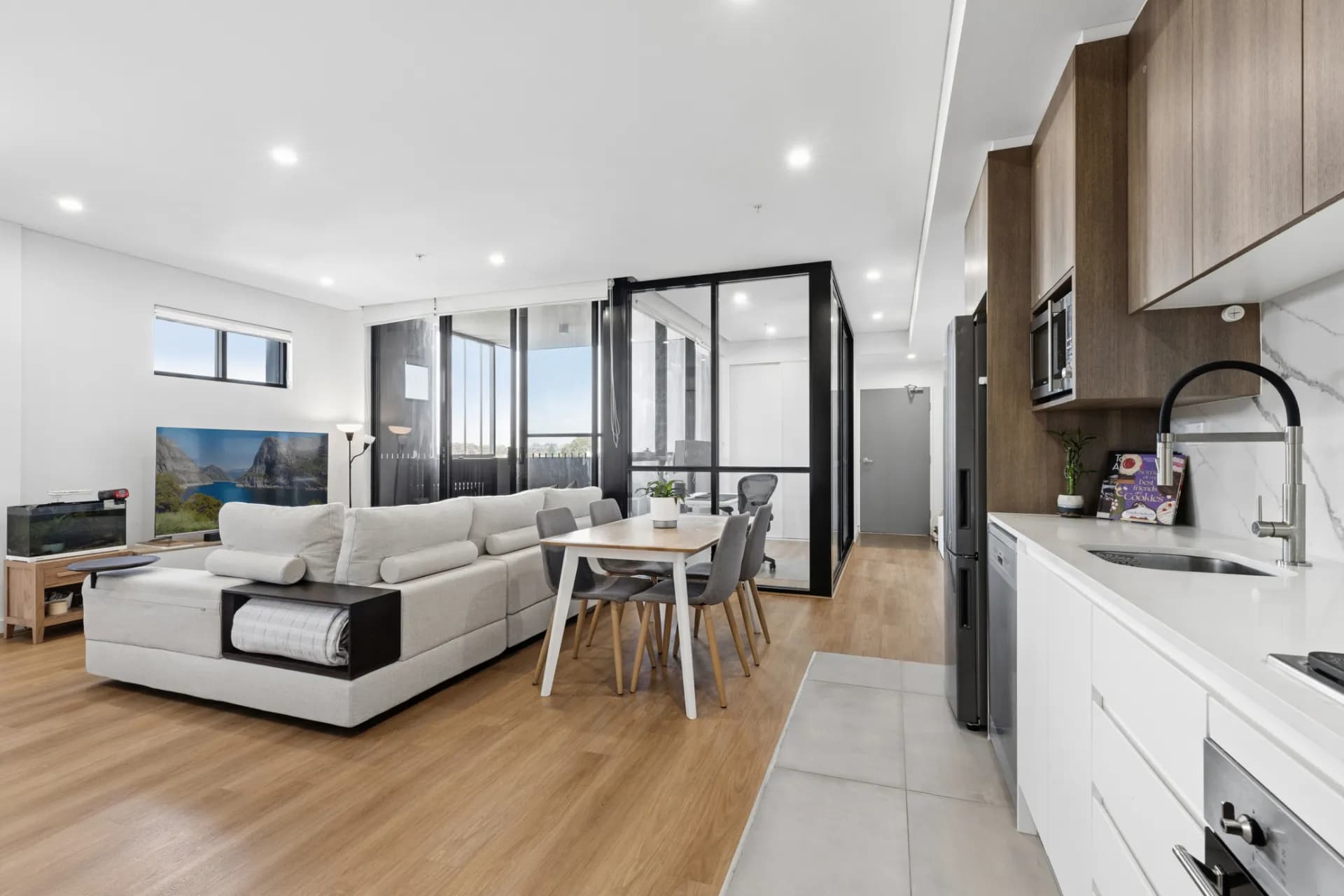 807/79 Regent Street, Kogarah - Thumbnail 5