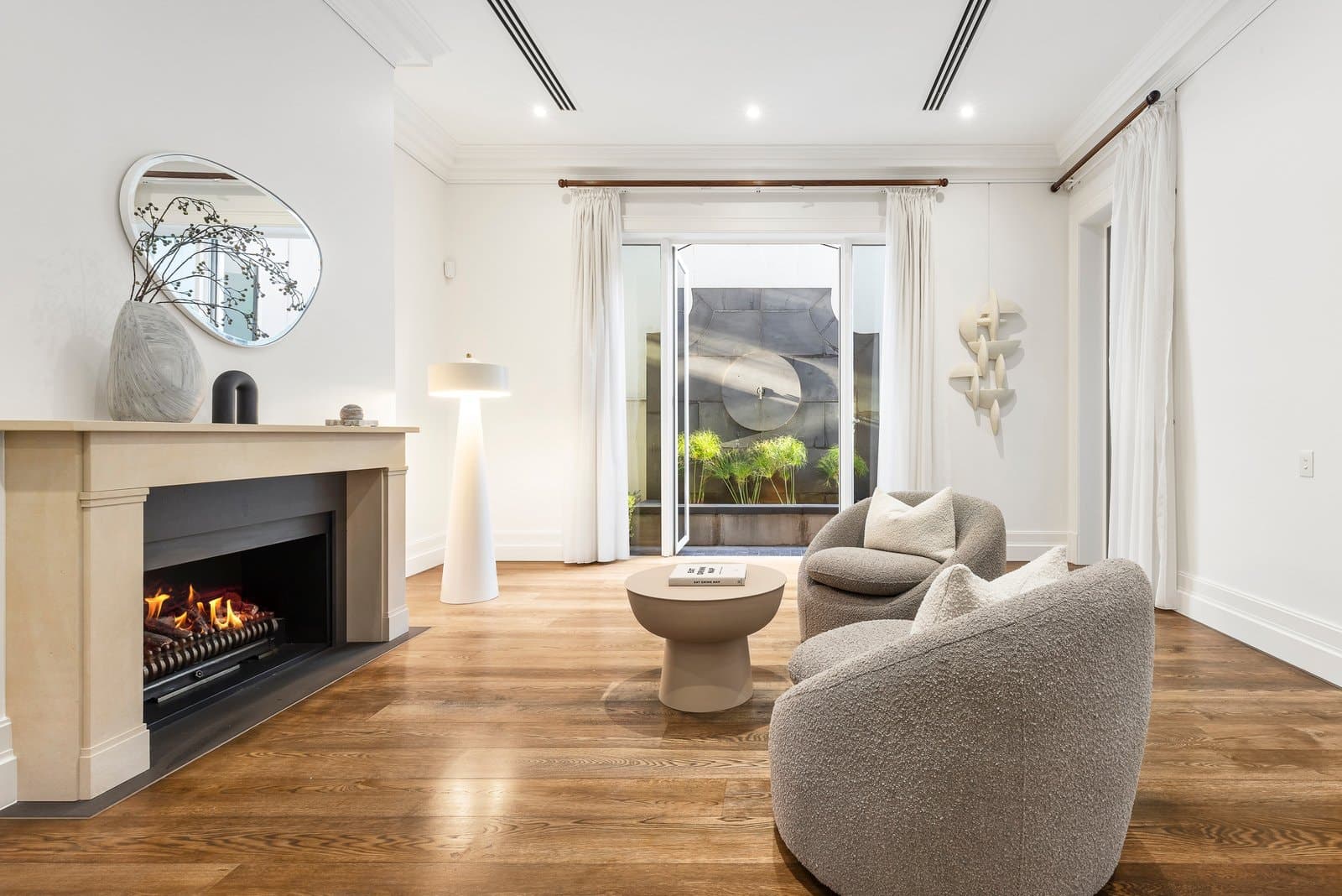 2/82 Mathoura Road, Toorak - Thumbnail 2