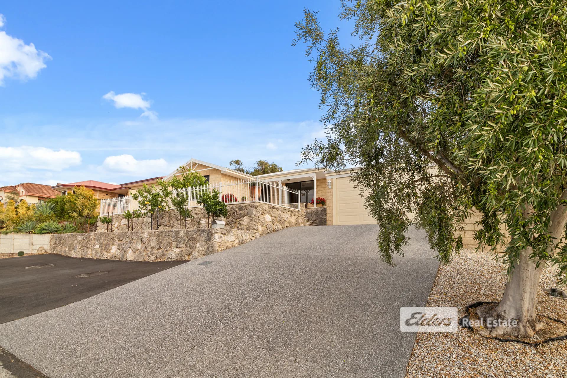 61 Barnes Avenue, Australind, WA, 6233, Australind - Thumbnail 2