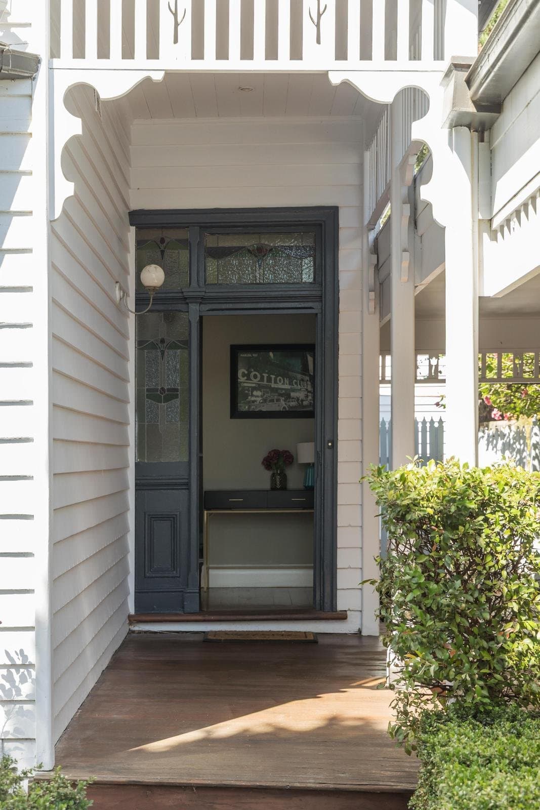 10 Vaucluse Street, Brighton, Brighton - Thumbnail 2
