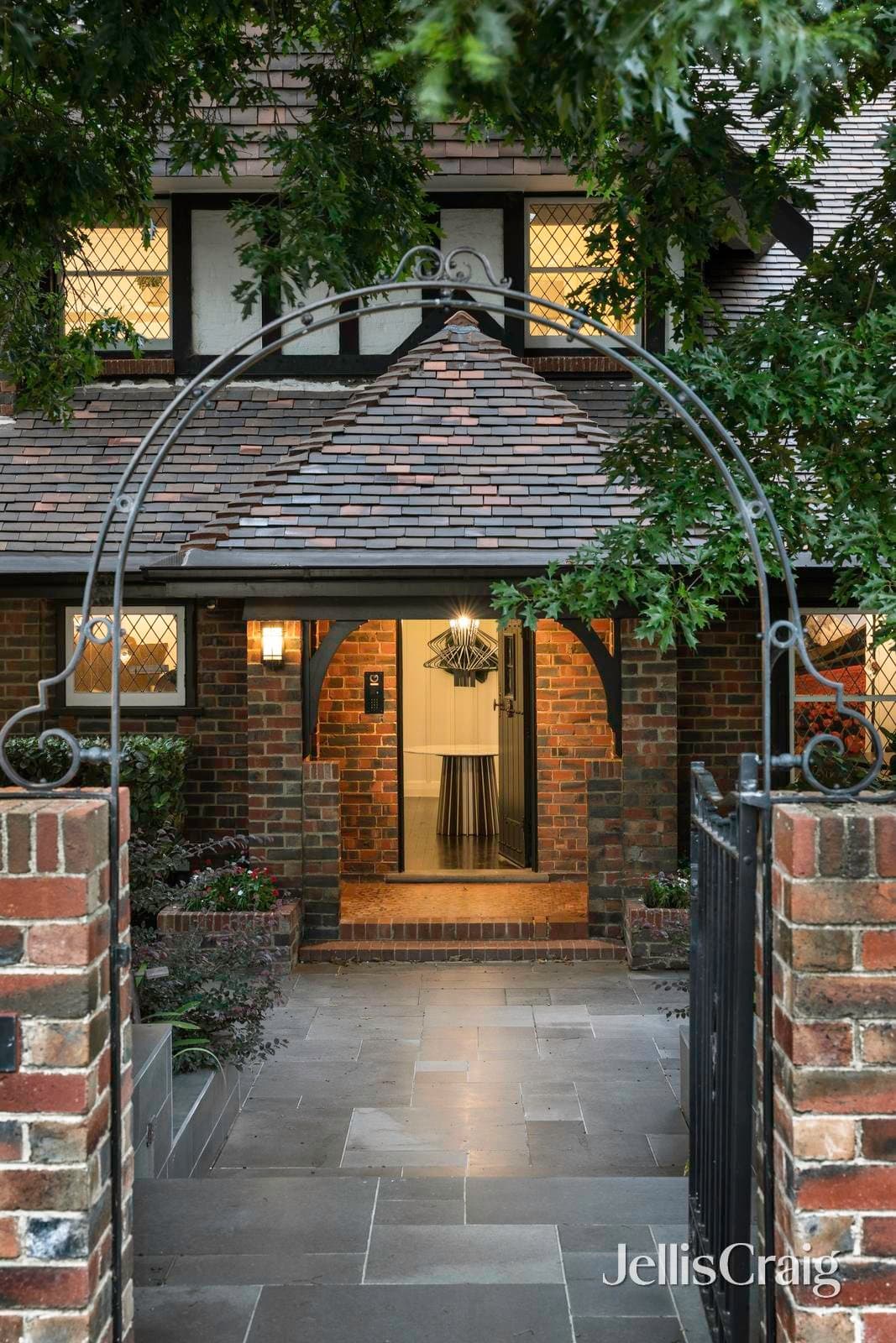 2 Daracombe Avenue, Kew, Kew - Image 1