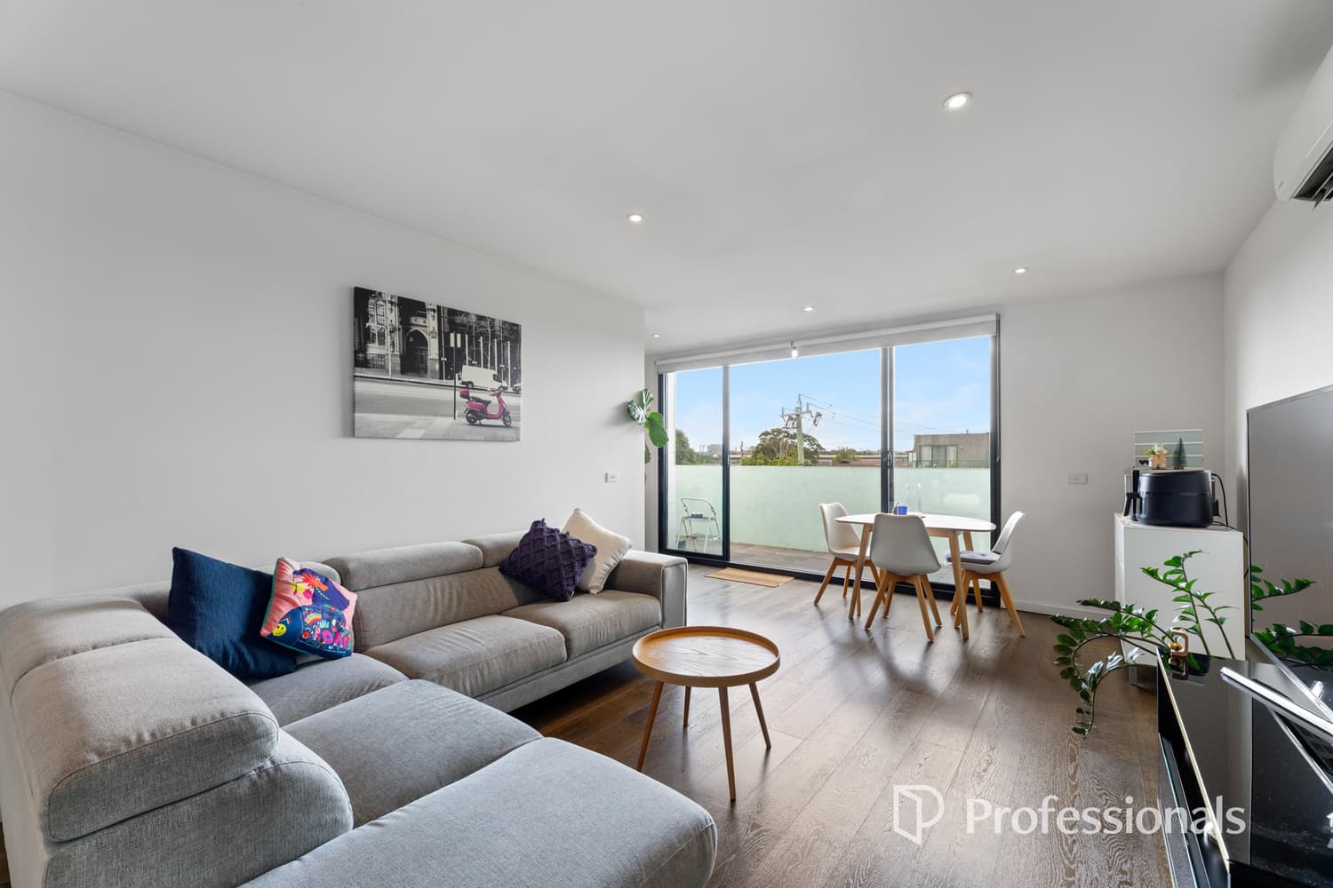202/121 Murrumbeena Road, Murrumbeena VIC 3163, Murrumbeena - Image 1