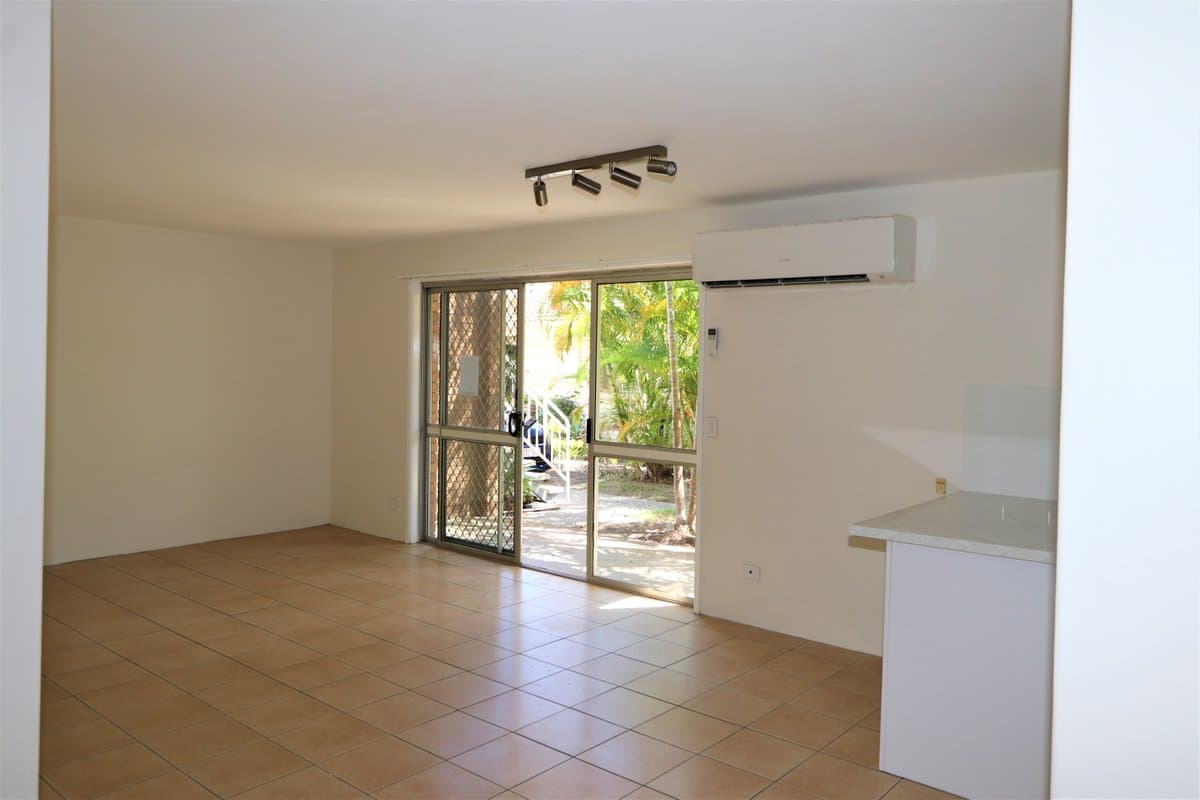 1/21 Surf Parade, BROADBEACH QLD 4218, Broadbeach - Thumbnail 2