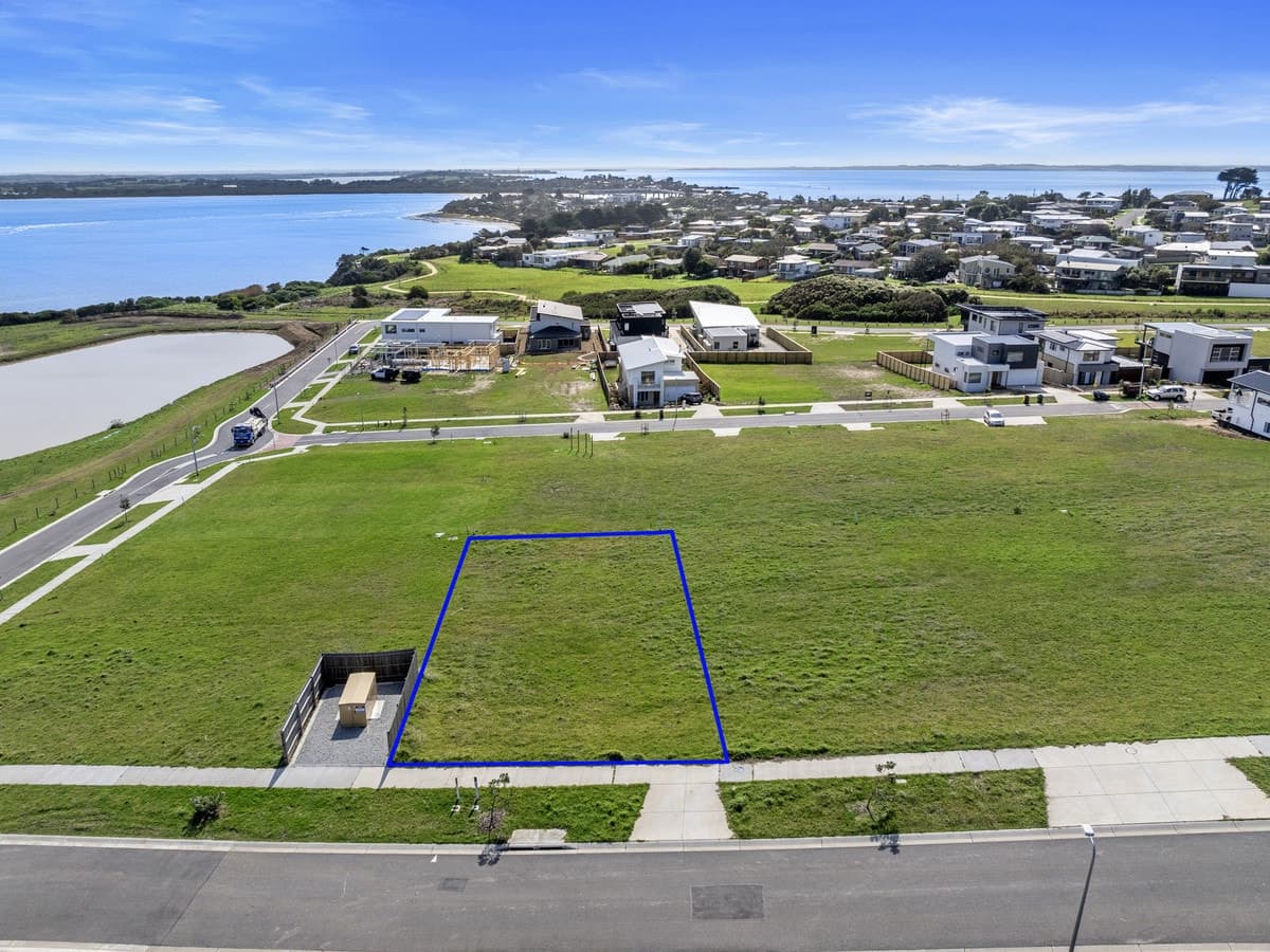 24 Earlshall Drive, San Remo, San Remo - Thumbnail 2