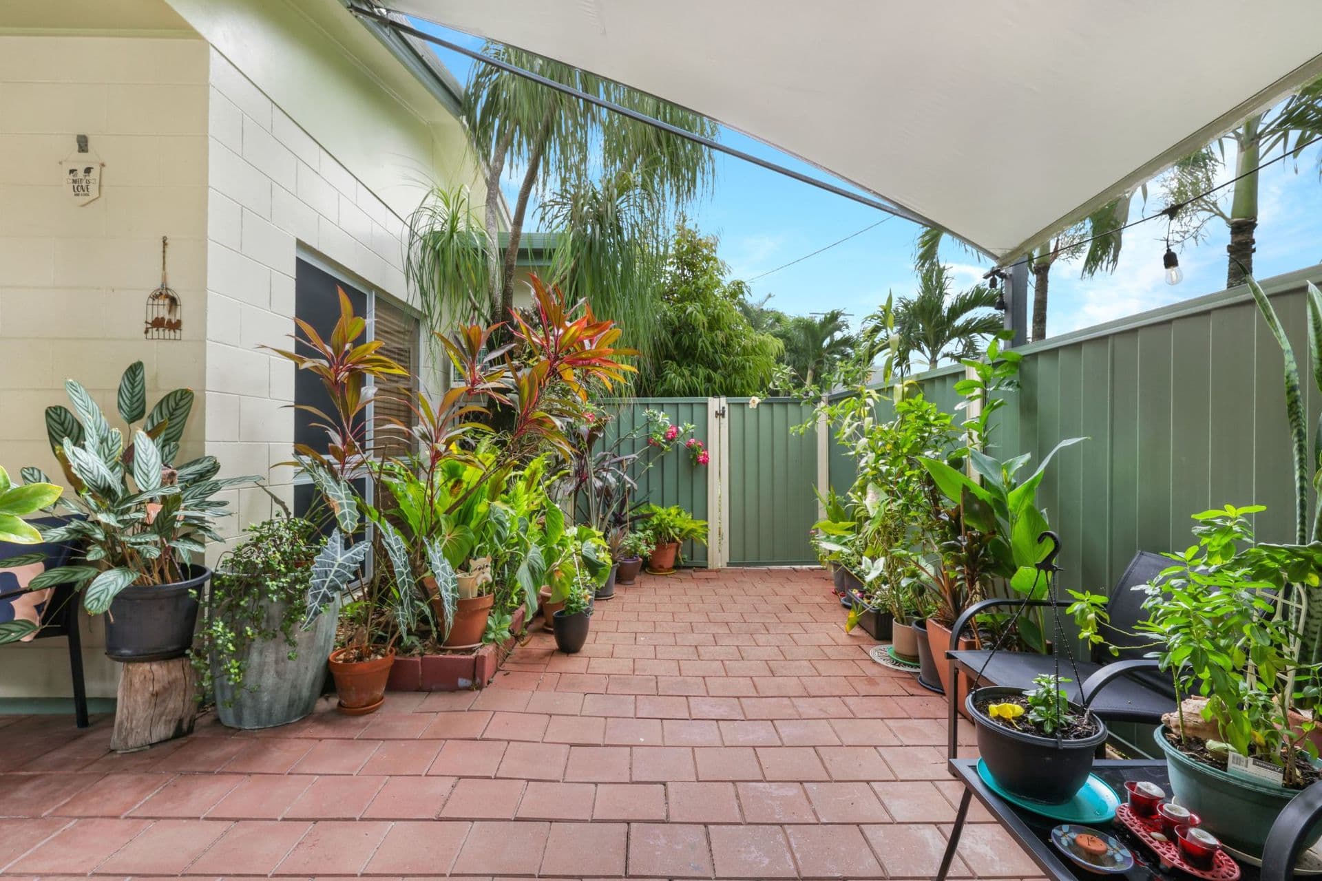1/25 Brooks Street, Whitfield - Thumbnail 2