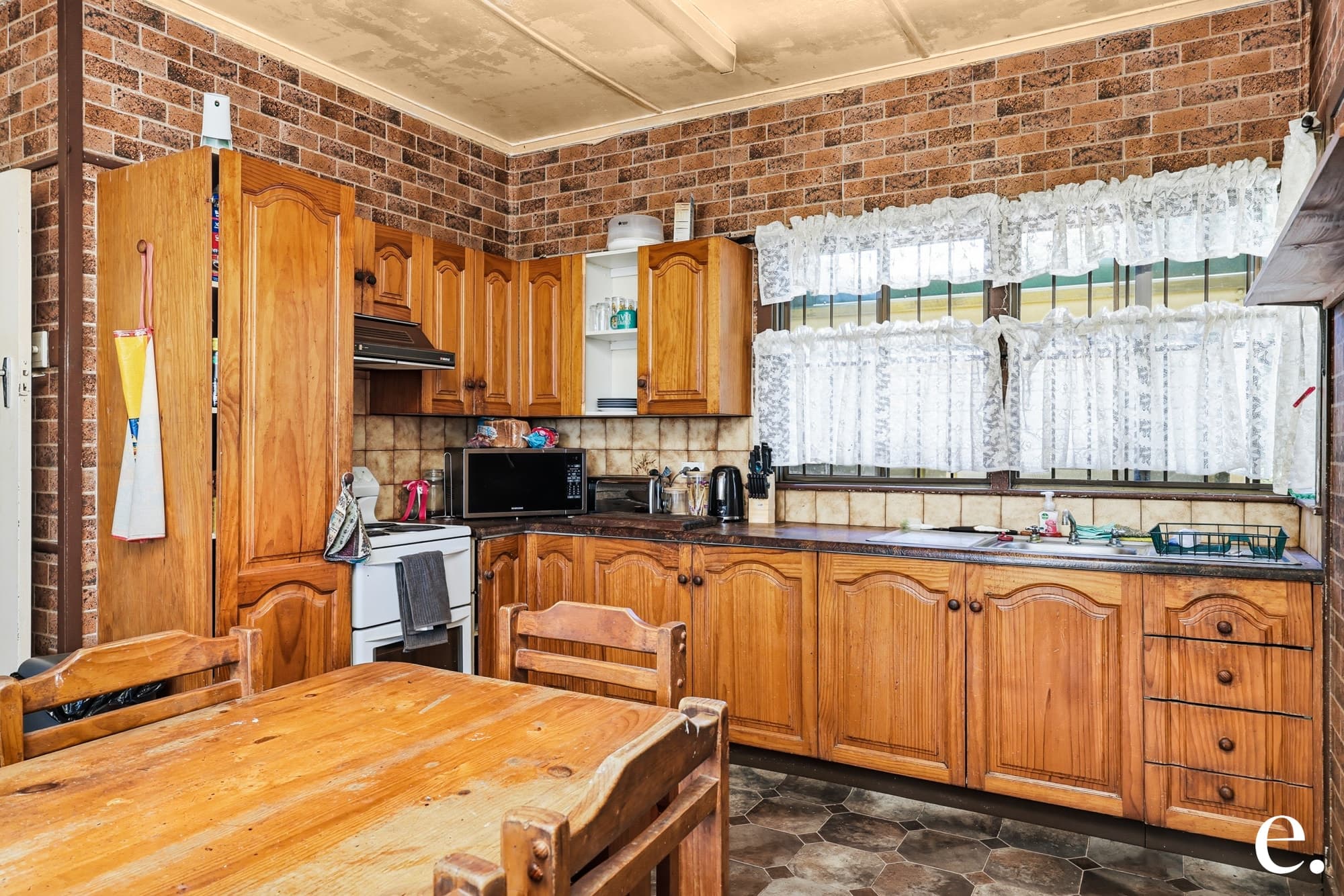 8 Stickley Street, West Rockhampton - Thumbnail 2