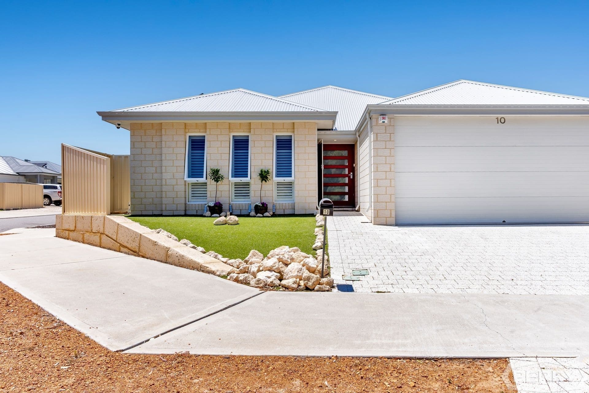 10 Abington Parade, Madora Bay, Madora Bay - Thumbnail 2