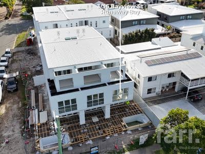 3 / 36 Bayview Street, RUNAWAY BAY, 3 / 36 Bayview Street - Thumbnail 2