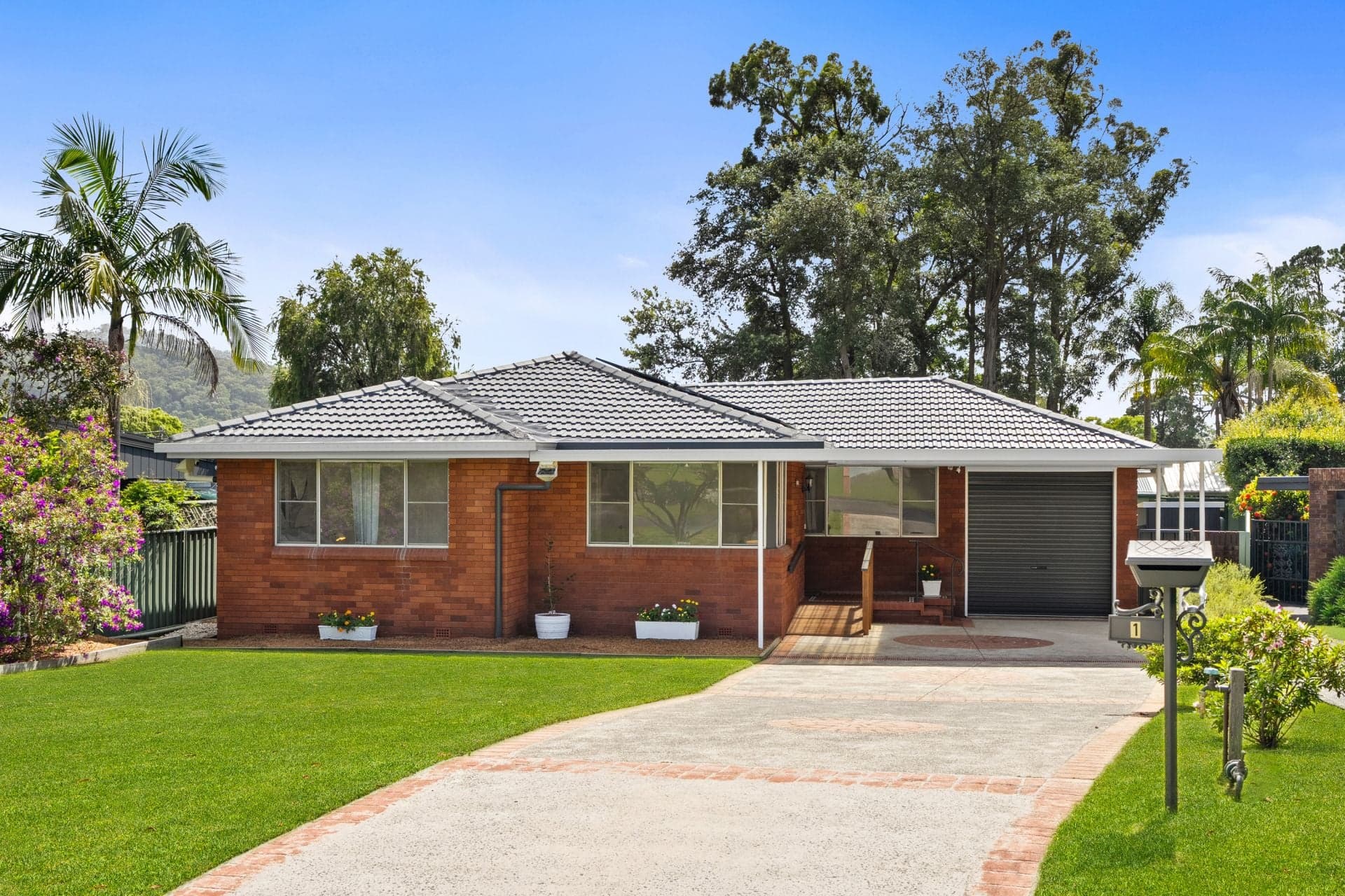 1 Amber Crescent, Point Clare, Point Clare - Thumbnail 3
