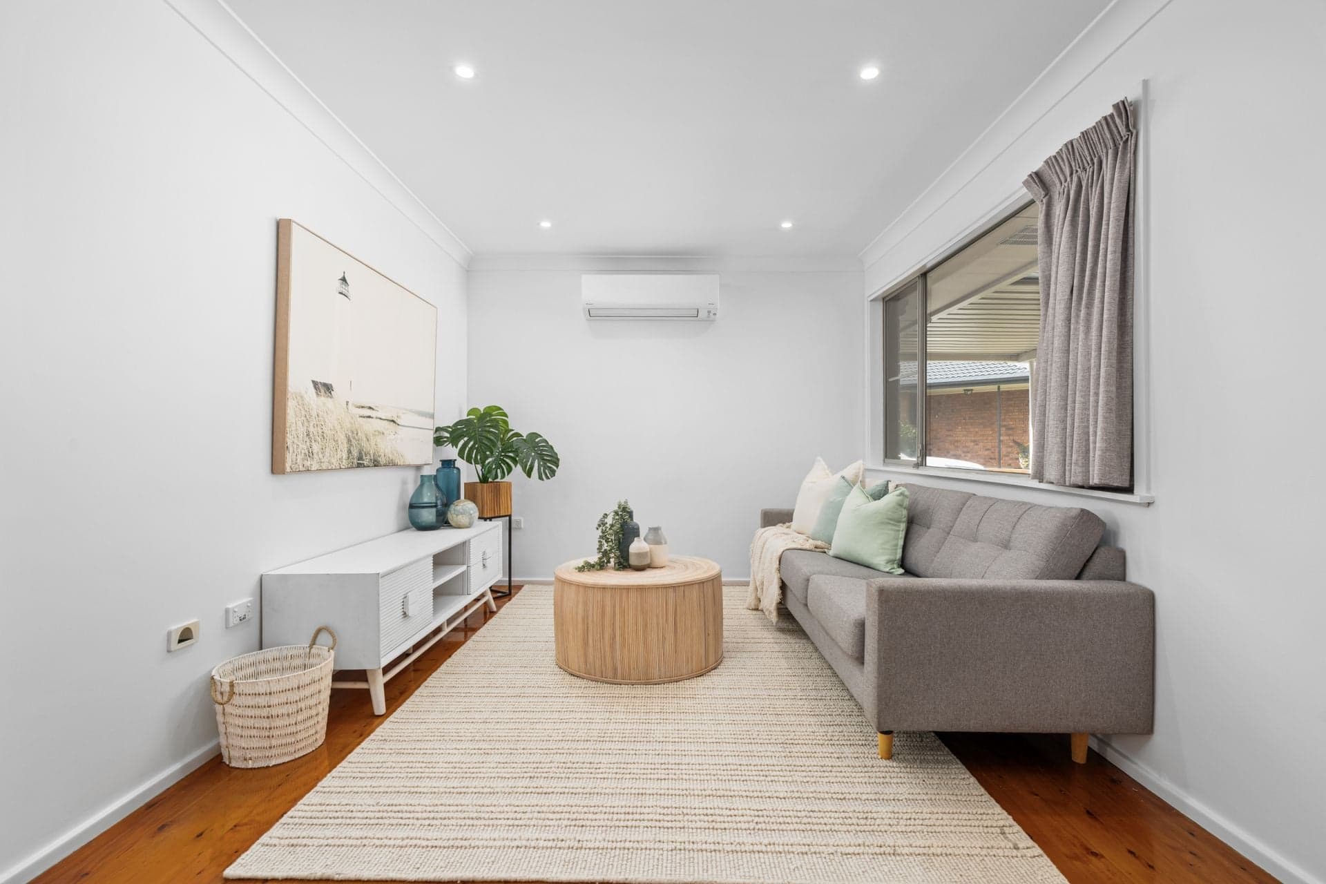 1 Amber Crescent, Point Clare, Point Clare - Thumbnail 4
