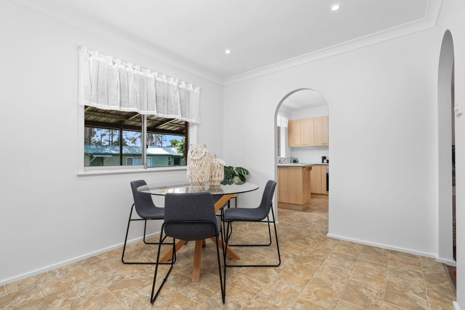 1 Amber Crescent, Point Clare, Point Clare - Thumbnail 7